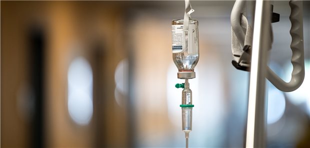 Entlastung für Kliniken wegen SARS-CoV-2 soll größer ausfallen Hohe Nachfrage nach Intensivkapazitäten: Für jedes zusätzliche Bett sollen die Kliniken nun 50.000 Euro erhalten.