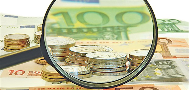 Hohe Zinsen bei niedrigem Risiko? Danach muss man auch bei Anleihen mit der Lupe suchen.