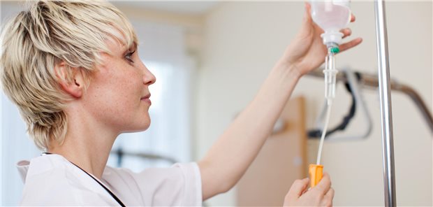 „Hohe intrinsische Motivation“ im Beruf: Pflegekraft in einem Krankenhaus (Symbolbild).