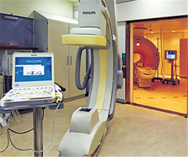 Medica Excellence Award für Kooperationen Hybrid-Anlage im Uniklinikum Düsseldorf. Optimales Bildmaterial hilft den Ärzten bei komplexen Katheter-Eingriffen.