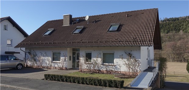 Idyll im Grenzbereich: Südwestlich der Zeitlofser Praxis liegt die bayerische Stadt Bad Kissingen, im Norden das hessische Fulda.