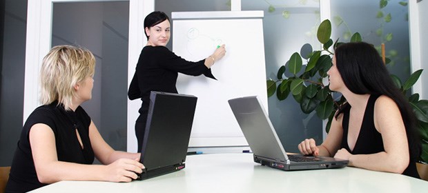 Neues Programm macht Frauen fit Ihren fachlichen Horizont können Frauen in speziellen Schulungsprogrammen erweitern.