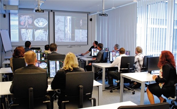 An die neueste Medizintechnik dürfen in der Klinik nur Leute mit dem richtigen Pass Im Akademischen Trainingszentrum von GE Healthcare in München wird Medizintechnik vermittelt.