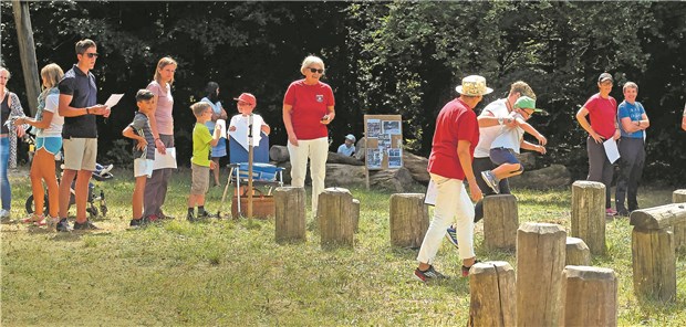 Die Rückkehr des Badearztes nach Schlangenbad Im August feierten die Schlangenbader gemeinsam die Eröffnung der zweiten Station des Sportparcours. Jetzt fehlt nur noch die dritte Station auf dem Rundwanderweg.