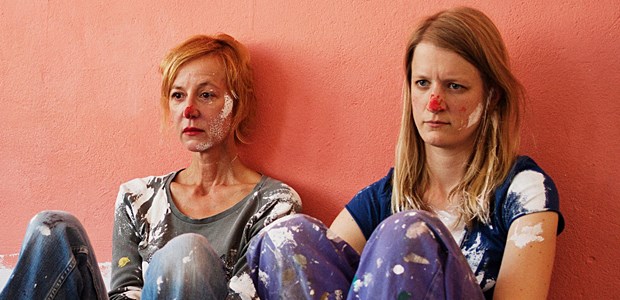Eine gescheiterte Psychologin kommt ins Kino Im Dauerclinch: Susanne Lothar (l.) und Stephanie Stremler.