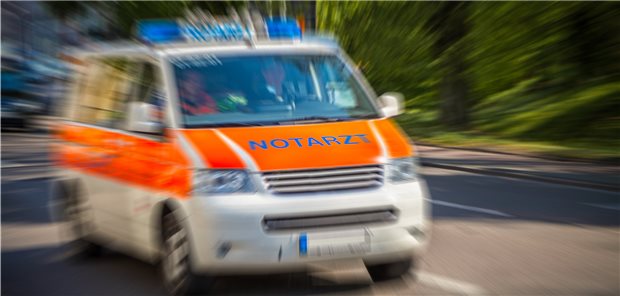 Kreis Northeim startet telemedizinische Notfallversorgung Im Einsatz für den Notfall: Im niedersächsischen Projekt „Telenotarzt“ könnte in Zukunft so manche Fahrt mit dem Notarztwagen entfallen. Notfallsanitäter nehmen stattdessen vom Patienten aus über gesicherte Datenleitungen Kontakt zu den Ärzten auf.