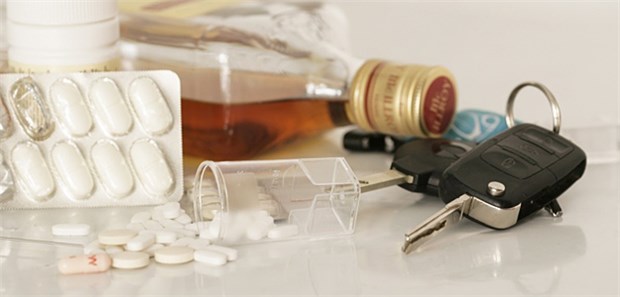 Null-Toleranz bei Drogen am Steuer Im Flensburger Kraftfahrtbundesamt waren am 1. Januar 2015 rund 31.000 Menschen im Zusammenhang mit Straftaten wegen illegaler Drogen im Verkehr registriert.