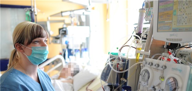 Personaluntergrenzen unter Beobachtung Im Fokus: Seit Januar 2019 gelten auf pflegeintensiven Stationen strenge Personalvorgaben.