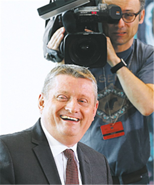 Zweite Stufe der Pflegereform gezündet Im Fokus stand Gesundheitsminister Hermann Gröhe bei der ersten Kabinettssitzung nach der Sommerpause.