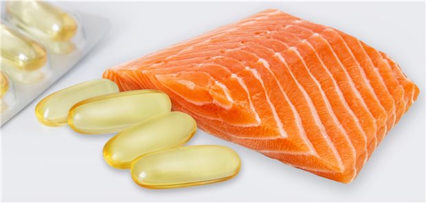 Im Gegensatz zu Fisch hatten die meisten Fischöl-Kapseln in Studien keinen Effekt auf das kardiovaskuläre Risiko. Hochdosiertes Icosapent-Ethyl nützt jedoch.