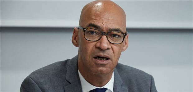 Im Herbst werden die Praxen die Auswirkungen der gestrichenen Neupatientenregelung erst richtig spüren: Hamburgs KV-Chef John Afful.