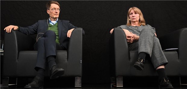 Vor der Wahl verspricht Sachsens Gesundheitsministerin noch mal viel Im Herbst wird der Landtag neu gewählt. Sachsens Gesundheitsministerin Petra Köpping – hier Archivbild mit Parteifreund – plant gleichwohl über den Tag hinaus.