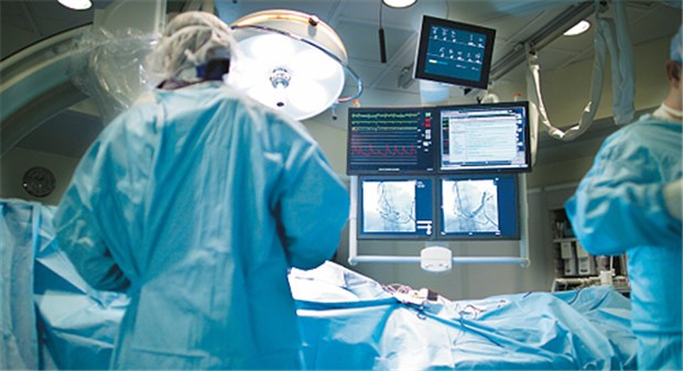 Neue Indikation für Statine? Im Herzkatheterlabor. Eine kurzfristige Statin-Behandlung vor der Koronarintervention scheint protektiv zu wirken.