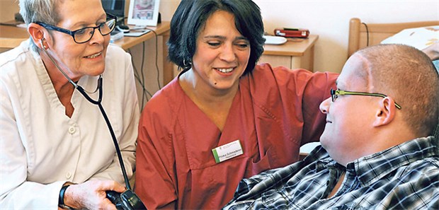 Koalition setzt verstärkt auf Vertragsärzte Im Hospiz Villa Auguste in Leipzig: Die Regierung will die Palliativversorgung verbessern.