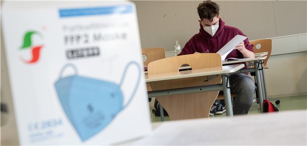 Hessische Corona-Impfaktion für Schüler noch vor den Sommerferien Im Idealfall sollen älteren Schülern wie hier an einem Gymnasium im südhessischen Groß-Gerau vom 28. Juni an Angebote für Corona-Impfungen gemacht werden.