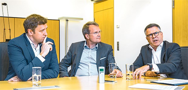 Digitalisierung macht Patienten zum Souverän ihrer Daten Im Interview der Ärzte Zeitung: Gottfried Ludewig, Jens Baas und Hagen Pfundner (v.l.)
