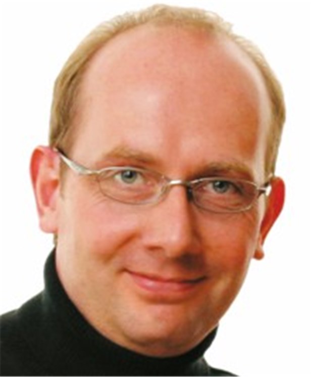 Gerontologische Pflege - ein Fach mit Zukunft "Im Jahr 2050 werden wir es mit Senioren zu tun haben, von denen nur noch ein Drittel Kinder haben wird." Professor Bernd Reuschenbach Lehrstuhl für Gerontologische Pflege ©KSFH