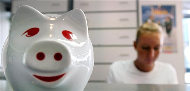 Ein Sparschein vor einer MFA