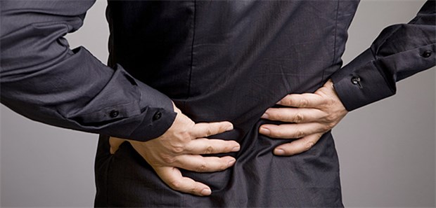 Im Kampf gegen Kreuzweh bringt eine multimodale Behandlung eine Besserung.