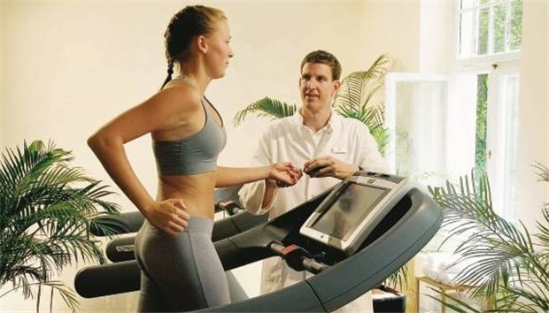 Anbieter von Medical Wellness setzen gezielt auf spezifisches Know-how der Ärzte vor Ort Im Luxushotel Kempinski Falkenstein in Königstein werden Patienten bei Medical-Wellness-Angeboten medizinisch betreut.