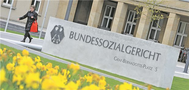 Im MVZ als Arzt oder Ärztin angestellt und gleichzeitig als Gesellschafter an entscheidender Stelle? Das BSG schiebt hier einen Riegel vor. In der Urteilsbegründung werden aber Gestaltungsmöglichkeiten sichtbar.