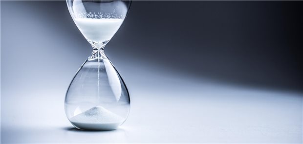 Das Foto zeigt eine Sanduhr.