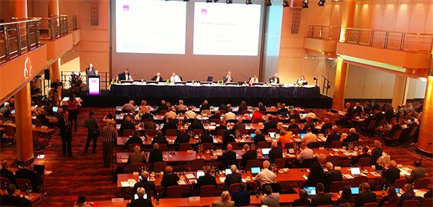 Die 11 wichtigsten Tweets von der KBV-VV Im Saal des Grand Elysee Hotels in Hamburg tagt die KBV-Vertreterversammlung.