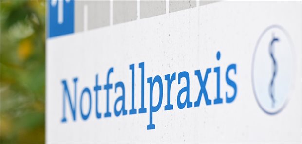 Das Schild einer Nottfallpraxis