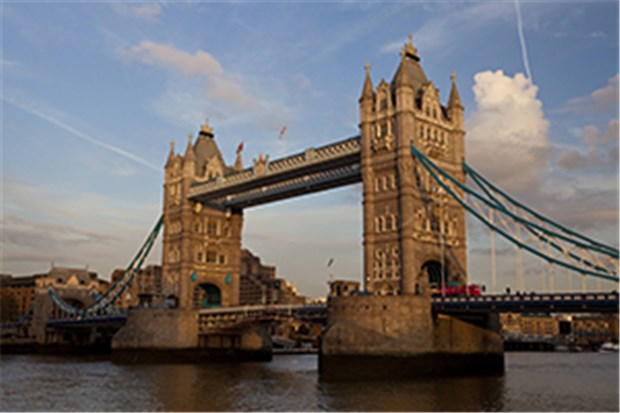 Großbritannien: Hohe Gehälter, niedriger Standard? Im Schatten der Tower-Bridge: Wegen hoher Arztgehälter, nur ein geringer Versorgungsstandard auf der Insel?