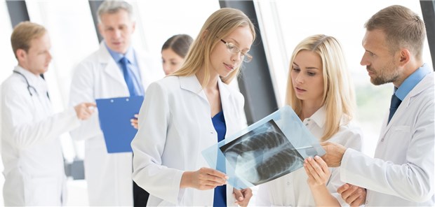 Im Schwarm sind Ärzte treffsicherer.