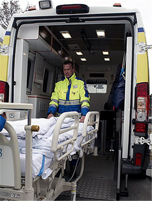 Krankenwagen für XXL-Formate Im Schwerlast-Krankenwagen lässt sich der Innenraum absenken.