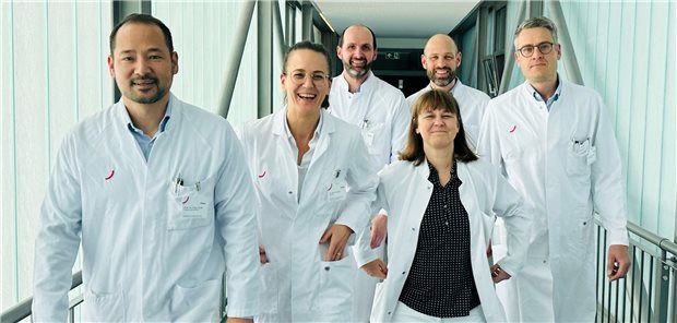 Im Team: Dr. Philipp Schwabe (l.) ist neuer Chefarzt am Vivantes Klinikum Neukölln.