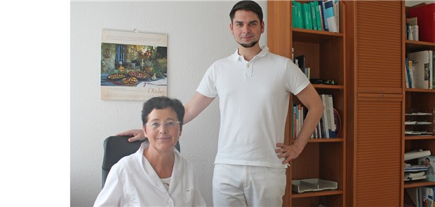 Die DDR war Schulstoff –und Geschichte Im Team: Hausärztin Dr. Dorothea Brauer und Arzt in Weiterbildung Gregor Stallmann.