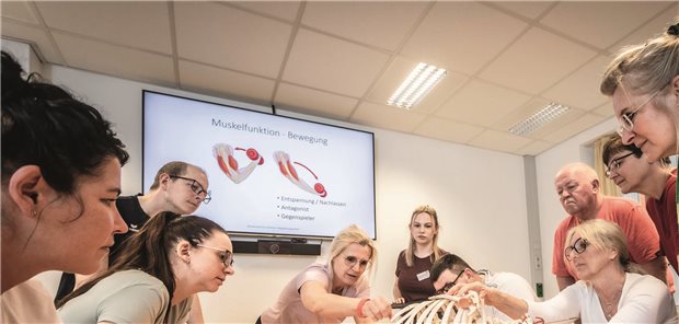 Patienten im Vortrag zum Theme Muskelaufbau