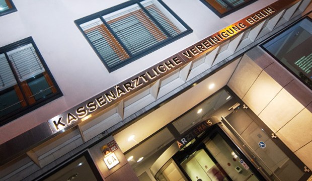 Anklage gegen KV-Vorstände Im Visier der Justiz: Die Vorstände der KV Berlin bekommen Post von der Staatsanwaltschaft.