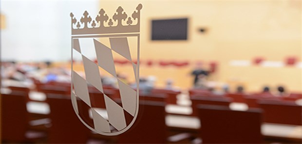 „Beste Medizin“ – und das bezahlbar Im bayerischen Landtag will sich die neue Koalition bürgernah präsentieren: Im Gesundheitssektor sollen eine Landarztquote und Landarztstipendien die Versorgung sichern.