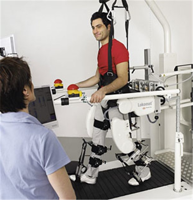 Spezielle Roboter erleichtern Reha nach Schlaganfall Im computergesteuerten Reha-Gerät Lokomat lernen Patienten wieder gehen.