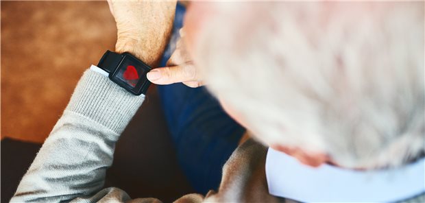 Im neuen Telemedizinprojekt des Ärztenetzwerks „Medizin und Mehr“ soll eine Smartwatch den Herzrhythmus der Patienten monitoren. 