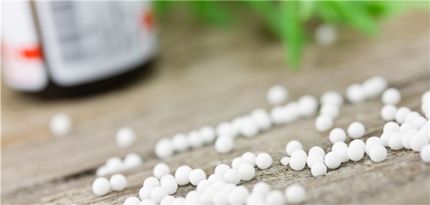 Patienten greifen weiter zu homöopathischer Arznei Im vergangenen Jahr wurden über 54 Millionen Packungen an Homöopathika in Apotheken bzw. im Versandhandel abgegeben.