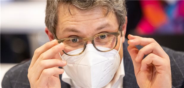 FDP regt länderübergreifendes Forschungszentrum für Long-COVID an Im von der FDP geplanten Zentrum soll es um Grundlagenforschung, aber auch um Leitlinien für die Behandlung von Long-COVID-Patienten gehen, so deren gesundheitspolitischer Sprecher im Thüringer Landtag, Robert-Martin Montag.