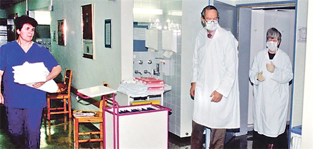 Aids-Ärztin der ersten Stunde Immer im Einsatz für Aids-Patienten: Professor Eilke Brigitte Helm in der Infektiologie der Uniklinik Frankfurt.