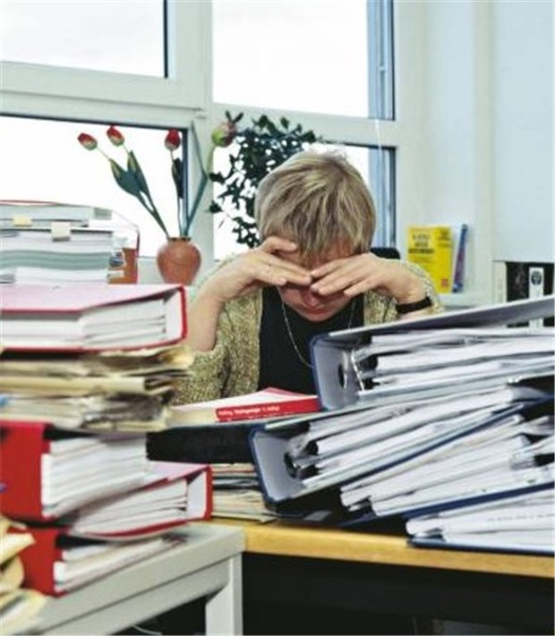 Stress und Druck - immer mehr Beschäftige greifen zu Doping Immer mehr Arbeit, immer mehr Druck: Beschäftigte fühlen sich zunehmend überfordert.