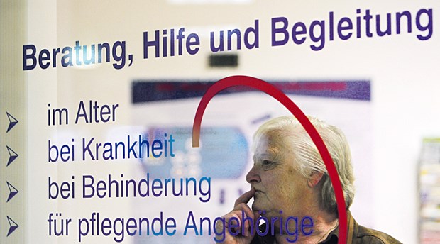 Gutes Zeugnis für private Pflegeberater Immer mehr Menschen lassen sich zur Pflege beraten. Das betrifft sowohl privat als auch gesetzlich Versicherte - im Bild hier ein Pflegestützpunkt.