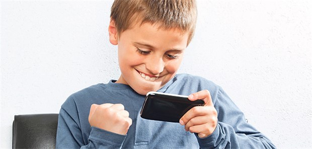 Immer öfter vertreiben sich Patienten die Wartezeit mit ihrem Smartphone – vor allem für Kinder eine willkommene Abwechslung. Ein WLAN-Zugang in der Praxis ist da ein Service-Pluspunkt.