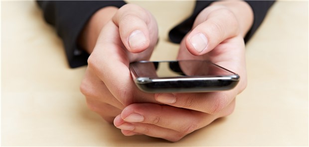 Beim Verzicht aufs Smartphone tun sich viele schwer Immer online – das ist für viele gar nicht mehr erstrebenswert. Aber so einfach lässt sich das Handy aus dem Alltag dann meist doch nicht verbannen.