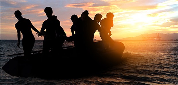 Flüchtlinge stabilisieren Finanzen der GKV Immigranten kommen mit dem Boot an: Laut GKV-Präsidentin waren 60 Prozent der Geflüchteten,die 2016 nach Deutschland kamen, Männer.