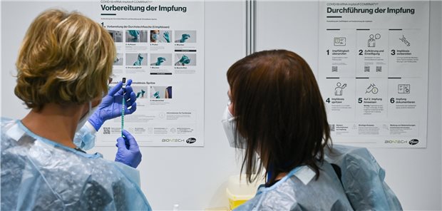 Vor allem am Bau und in Kneipen sieht es schlecht aus Impfangebote für Belegschaften sind ein sinnvolles Präventionsangebot, aber nur, wenn Unternehmen sie ihren Mitarbeitern auch unterbreiten. Und das ist nicht in allen Branchen und Betrieben gegeben.