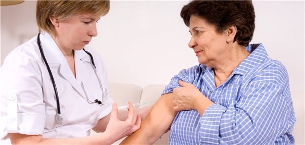Pieks für Patienten, Bonbon für Ärzte Impfen im häuslichen Umfeld, das soll für bestimmte Patientengruppen in Berlin nach Vereinbarung der KV und der AOK Nordost nun möglich sein.
