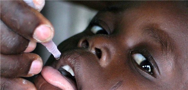 Milliarden-Regen und Kritik an Merkel Impfkampagnen können vor allem in Ländern mit schwachen Gesundheitssystemen helfen, die Sterblichkeitsrate bei Kindern unter fünf Jahre zu senken.