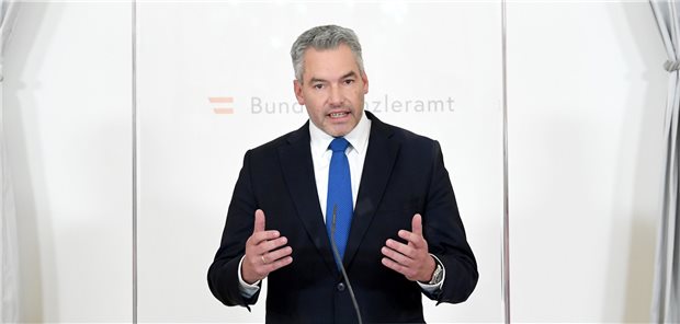 Österreich: Corona-Strafen von Ungeimpften sollen an Kliniken fließen Impfpflicht und gleichzeitig mehr Dialog mit Impfgegnern und -skeptikern: Österreichs neuer Bundeskanzler Karl Nehammer will einen Startegiewechsel.